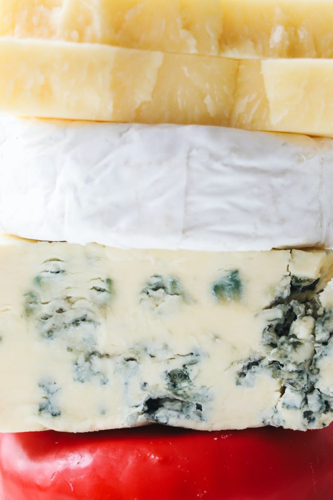 Imagen completa con cuatro tipos de queso 