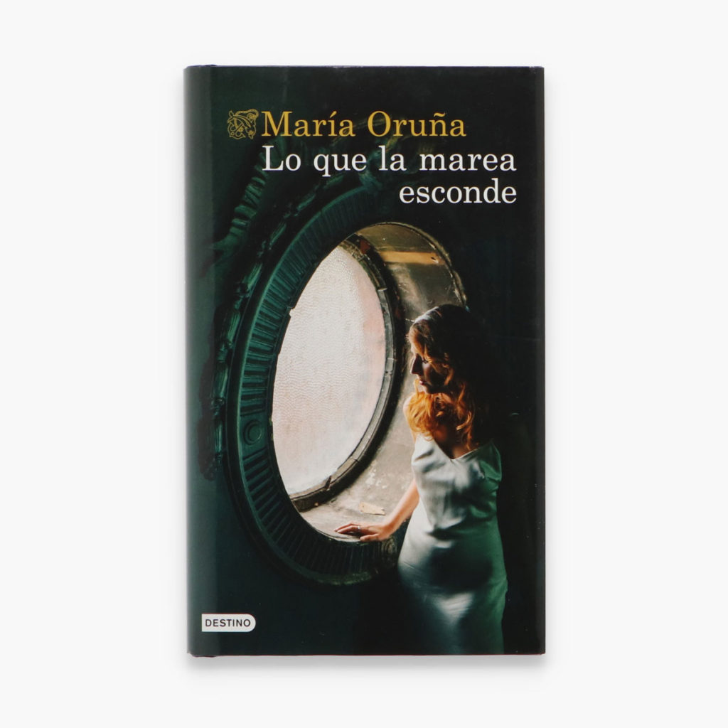 Libro de María Oruña lo que la marea esconde