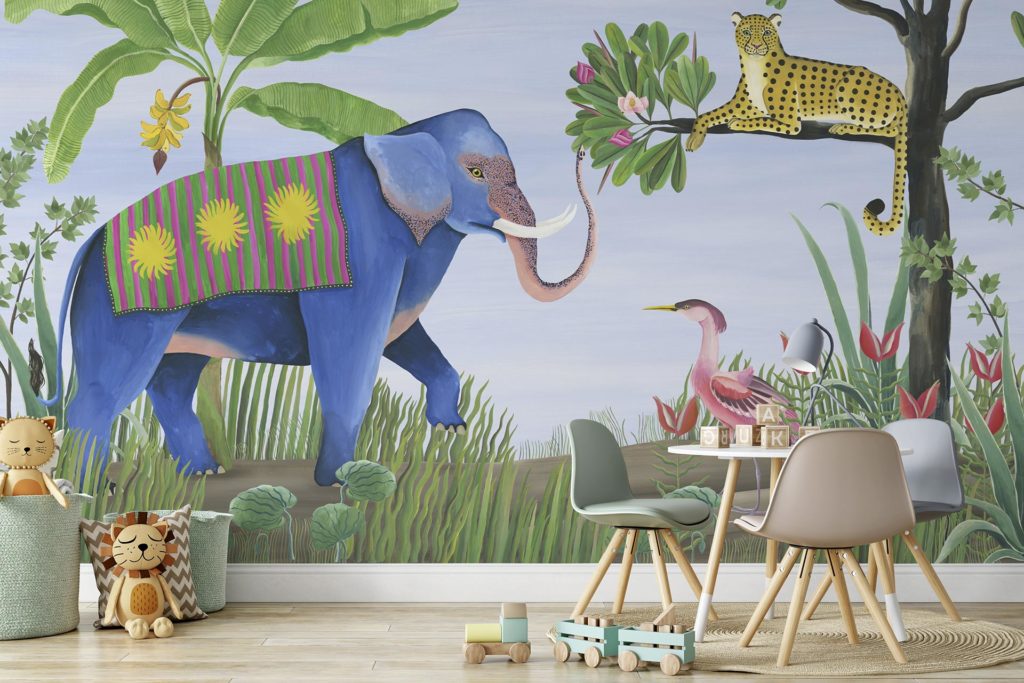 Mural pintado de animales selva coloridos en habitación infantilMural pintado de animales selva coloridos en habitación infantil